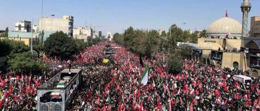 Iran: Cortegiul funerar care transportă sicriul ayatollahului Ali Khamenei a început să străbată străzile Teheranului