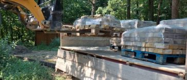 Mureș: Pavaje și borduri sculptate de la începutul secolului XX, recuperate de Grădina Zoologică
