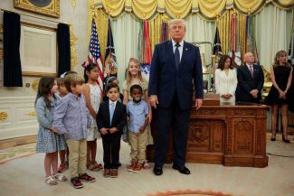SUA:’Conturile Trump’ a 500.000 de copii au fost alimentate cu primii 1000 de dolari, anunță liderul de la Casa Albă