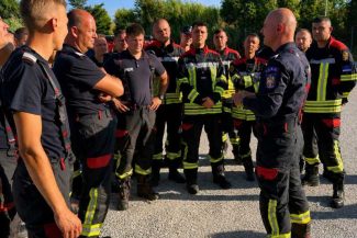 IGSU: Misiuni în condiții dificile ale pompierilor români dislocați în Franța pentru stingerea incendiilor