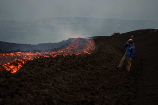 Aeroportul din Catania rămâne închis din cauza activității eruptive a vulcanului Etna