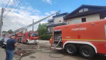Vrancea: Incendiu la mansarda unui bloc din Focșani; zece persoane s-au autoevacuat