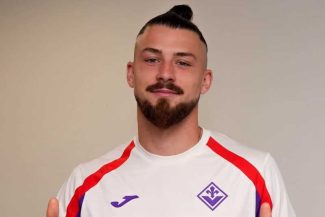 Fotbal: Fiorentina l-a prezentat oficial pe fundașul român Radu Drăgușin