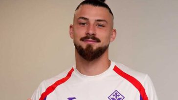 Fotbal: Fiorentina l-a prezentat oficial pe fundașul român Radu Drăgușin