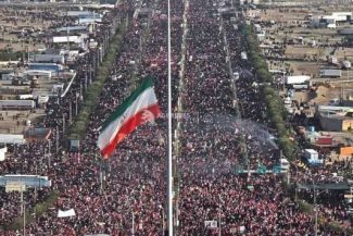 Cortegiul cu sicriul ayatollahului Khamenei se îndreaptă spre Irak