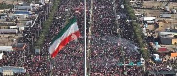 Cortegiul cu sicriul ayatollahului Khamenei se îndreaptă spre Irak