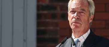 Politicianul britanic Nigel Farage demisionează din parlament, dar va candida din nou
