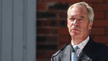 Politicianul britanic Nigel Farage demisionează din parlament, dar va candida din nou