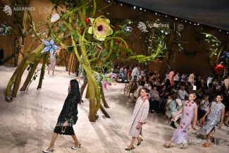 Casa Chanel a adus moda haute couture în lumea basmelor (GALERIE FOTO)