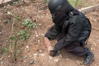 Giurgiu: Un proiectil exploziv de 100 de milimetri, descoperit în timpul lucrărilor de reabilitare a căii ferate