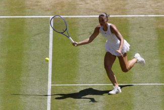 Tenis: Marta Kostiuk și Linda Noskova vor fi adversare în semifinale la Wimbledon