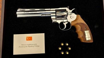 Liderii UE intenționează să depoziteze în siguranță pistoalele primite cadou de la Erdogan
