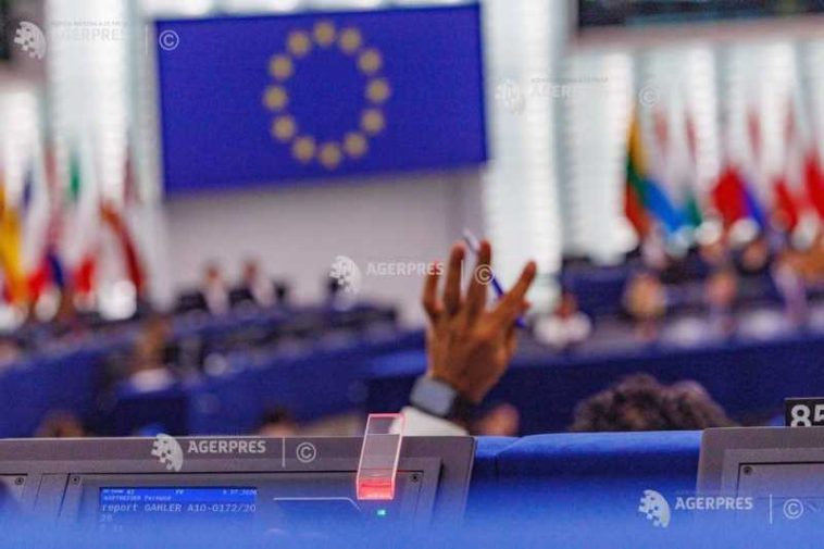 Parlamentul European votează pentru extinderea monitorizării conversațiilor private online