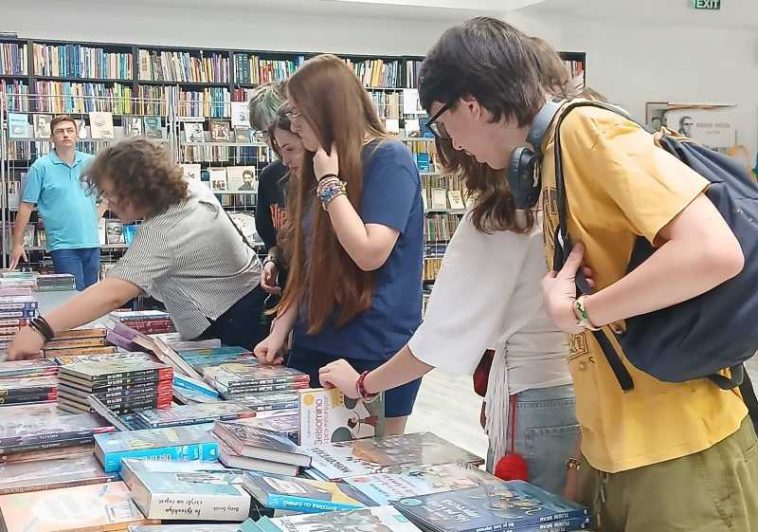 Teleorman: Expoziții și târg de carte, în debutul lunii iulie la Biblioteca Județeană ”Marin Preda”