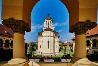 Alba: Arhiepiscopia Ortodoxă condamnă ‘actul regretabil’ de vandalizare a Sinagogii din Alba Iulia