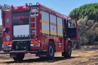 IGSU: Pompierii români continuă intervențiile în Franța; riscul de incendii se menține la un nivel semnificativ în sud