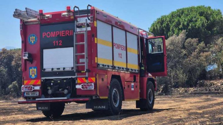 IGSU: Pompierii români continuă intervențiile în Franța; riscul de incendii se menține la un nivel semnificativ în sud