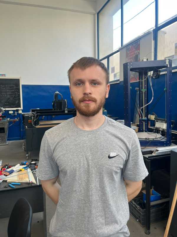 Prototip realizat de un student de la TUIASI, cu 260 lei, cu aplicații în industrie și selectarea inteligentă a deșeurilor (FOTO/VIDEO)
