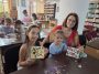 Olt: Tainele artei cu petale și frunze de flori, dezvăluite copiilor la Biblioteca Județeană
