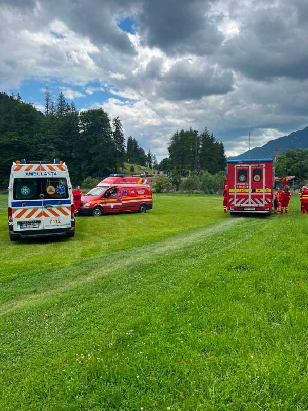 Prahova: Trei persoane prăbușite în Bucegi au fost recuperate cu ajutorul elicopterelor; victimele sunt conștiente