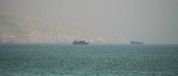 Iranul închide Strâmtoarea Ormuz, SUA lansează noi lovituri