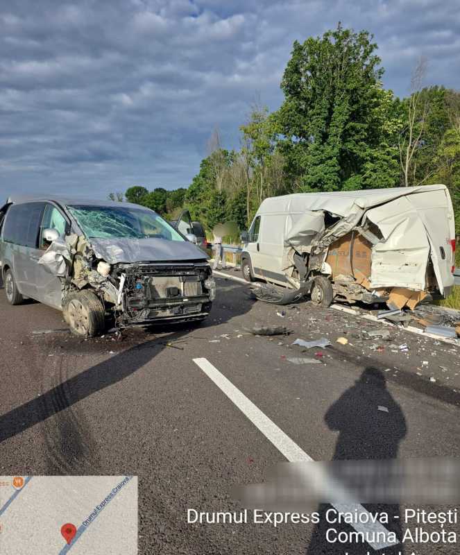 Argeș: Doi răniți în urma coliziunii între un autoturism și o autoutilitară pe DEX 12; circulația a fost deviată