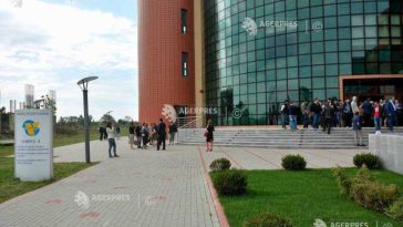 Dâmbovița: Universitatea Valahia acordă burse speciale pentru studenții din anul I cu rezultate deosebite în liceu