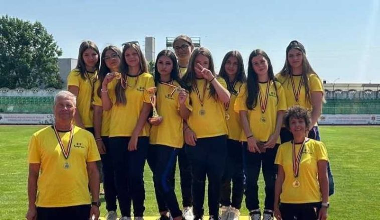 Neamț: Zece eleve din comuna Girov reprezintă România la Olimpiada Tinerilor Pompieri din Cehia