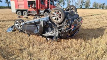 Giurgiu: Doi tineri răniți după ce s-au lovit cu mașina de un tir și s-au răsturnat pe câmp