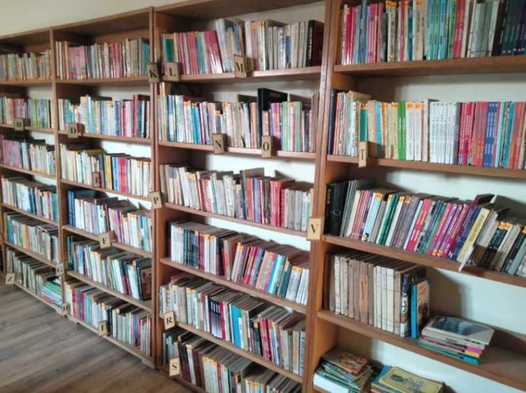 BIBLIOTECA AZI/ Cluj: Bibliotecile comunale, între abandon și vitalitate (GALERIE FOTO)