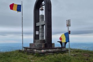 Maramureș: Eroii căzuți în cele două războaie mondiale, comemorați printr-un pelerinaj în Munții Țibleș