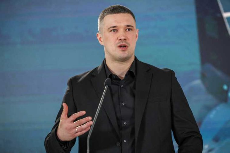 #Ucraina: Ministrul apărării își anunță demisia