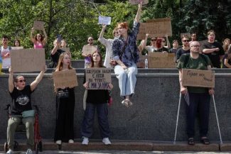 Manifestații în #Ucraina împotriva plecării ministrului apărării