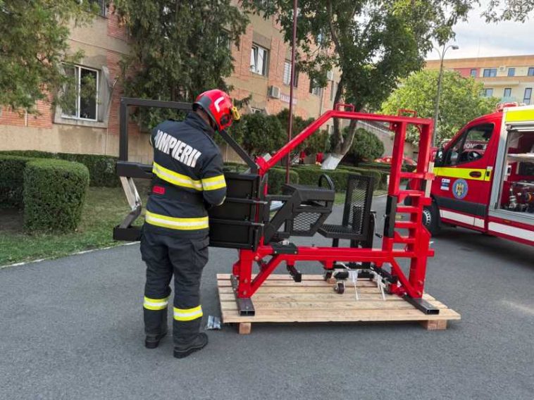 Bihor: Un simulator de descarcerare, unic în țară, va fi folosit de centrul de pregătire a pompierilor de la Marghita (FOTO/VIDEO)