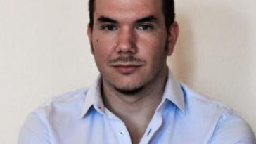 AUTORI CONTEMPORANI/ Alex Ciorogar: Literatura ne oferă moduri de a înțelege lumea pe care statisticile și algoritmii nu le pot înlocui