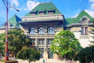 Prahova: Fosta șefă a Comisiei de evaluare a persoanelor cu handicap scapă prin prescripție de dosarul de corupție