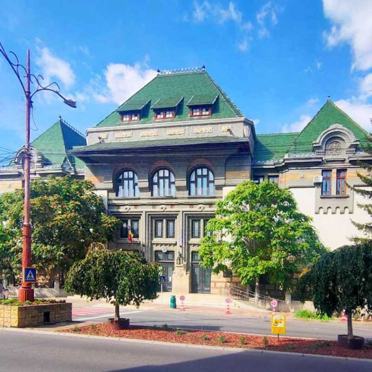 Prahova: Fosta șefă a Comisiei de evaluare a persoanelor cu handicap scapă prin prescripție de dosarul de corupție