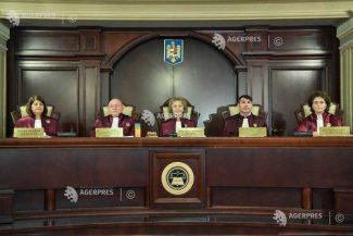 CCR amână pentru septembrie sesizarea lui Bolojan privind conflictul cu ICCJ pe tema restanțelor salariale