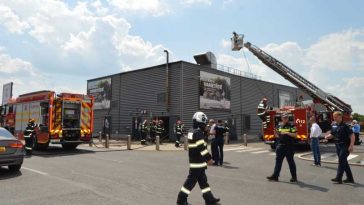 Brăila: Incendiu la un supermarket din municipiu; toți clienții și angajații au fost evacuați