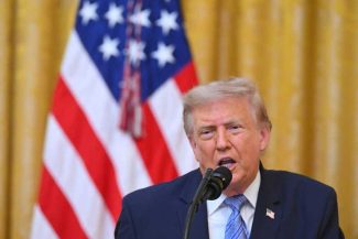 Trump afirmă că rețelele de televiziune din SUA care nu îi transmit discursul ar trebui să rămână fără licență