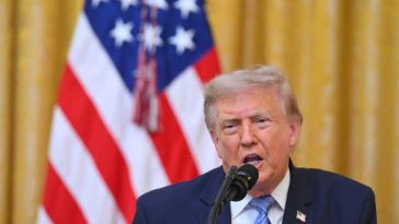 UPDATE Trump afirmă că rețelele de televiziune din SUA care nu îi transmit discursul ar trebui să rămână fără licență