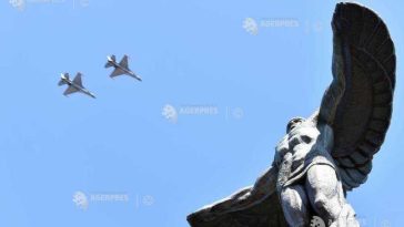 Demonstrații aeriene deasupra Monumentului Eroilor Aerului, duminică, de Ziua Aviației Române și a Forțelor Aeriene