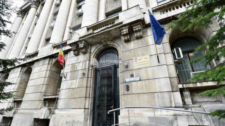 Angajații instituțiilor finanțate din venituri proprii vor putea primi sporuri de până la 20%