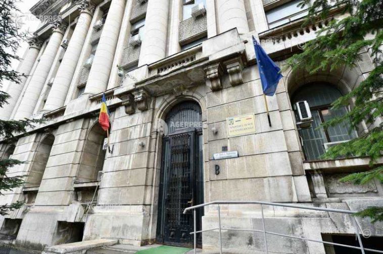 Angajații instituțiilor finanțate din venituri proprii vor putea primi sporuri de până la 20%