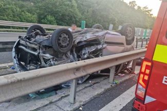 Sibiu: O fetiță a murit, iar mama și fratele ei au fost răniți într-un accident pe A1