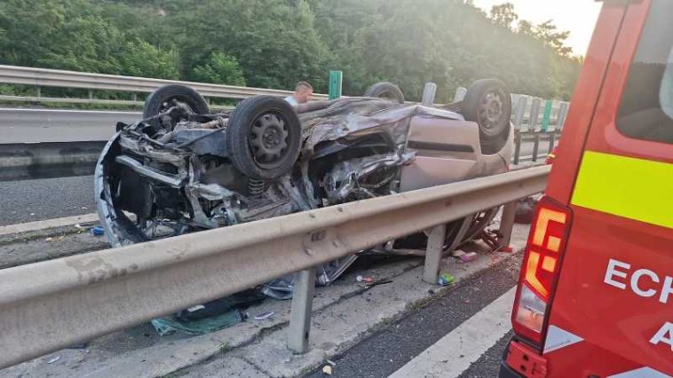 Sibiu: O fetiță a murit, iar mama și fratele ei au fost răniți într-un accident pe A1