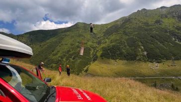 VIDEO Sibiu: A început evacuarea celor 18 turiști blocați în telecabina de la Bâlea