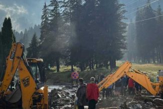 Prahova: Intervenție a autorităților pentru decolmatarea pârâului Jepi din Bușteni