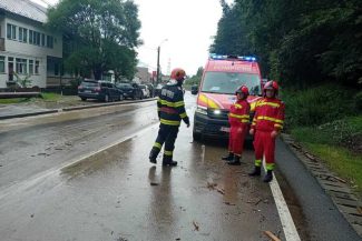 IGSU: 31 de localități și municipiul București, afectate de vremea rea; aproape 100 de mașini au fost avariate