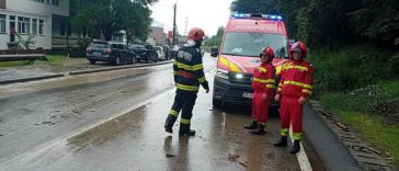 IGSU: 31 de localități și municipiul București, afectate de vremea rea; aproape 100 de mașini au fost avariate